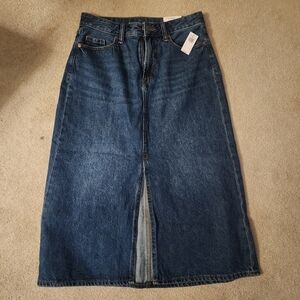 Old Navy Jean skirt, new with tags size 6